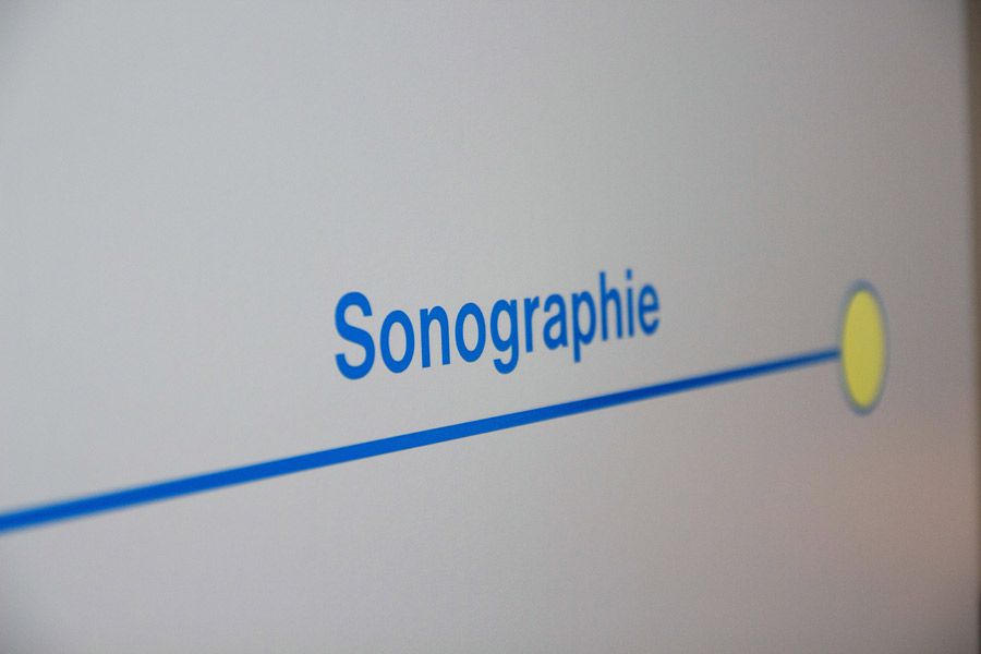 Foto: Tür zur Sonografie